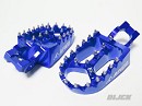 APICO Xtreme Footrest KTM SX85 18-23 / SX125/150 16-22 / SX250 17-22 / SXF 16-22 / EXC/F 17-23 / HVA TC85 18-23 / TC125 16-22 / TE125-250 17-23 / FC250/350/450 16-22 / FE250/350/450 17-23 BLUE