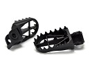 DRC Wide Footrest Steel KTM SX85 18-24 / SX125/150 16-22 / SX250 17-22 / SXF 16-22 / EXC/F 17-23 / HVA TC85 18-24 / TC125 16-22 / TE125-250 17-23 / FC250/350/450 16-22 / FE250/350/450 17-23 / MC85 21-24 / MC125 21-23 / MCF250 21-23 / MCF450 21-23 LOW